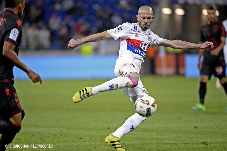 关于里程碑夜！斯图加特止住颓势；法甲赛前刷纪录；话题不断；更衣室氛围转暖的信息